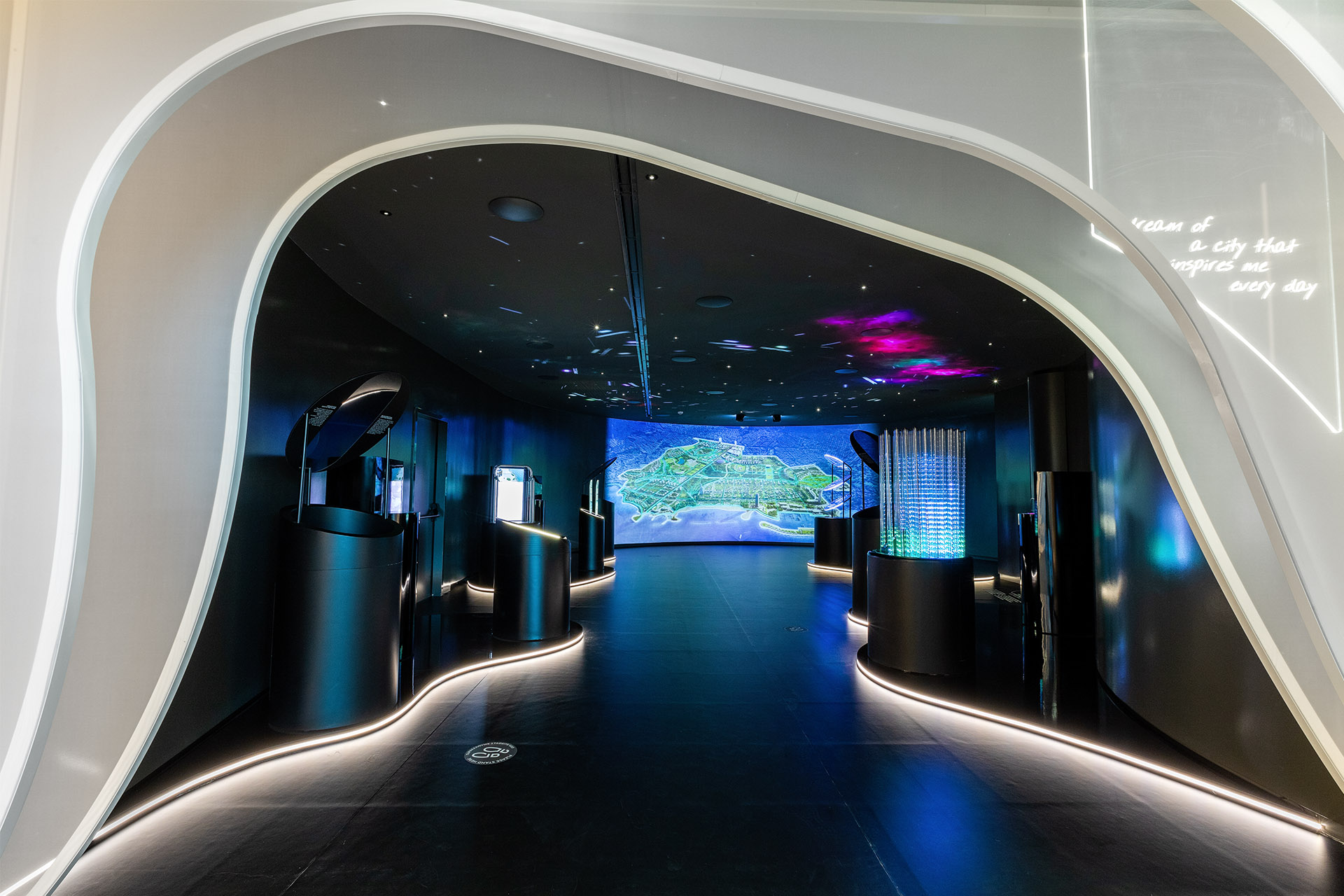 2-ellinikonexpcentre-medelhan-design-courier.jpg