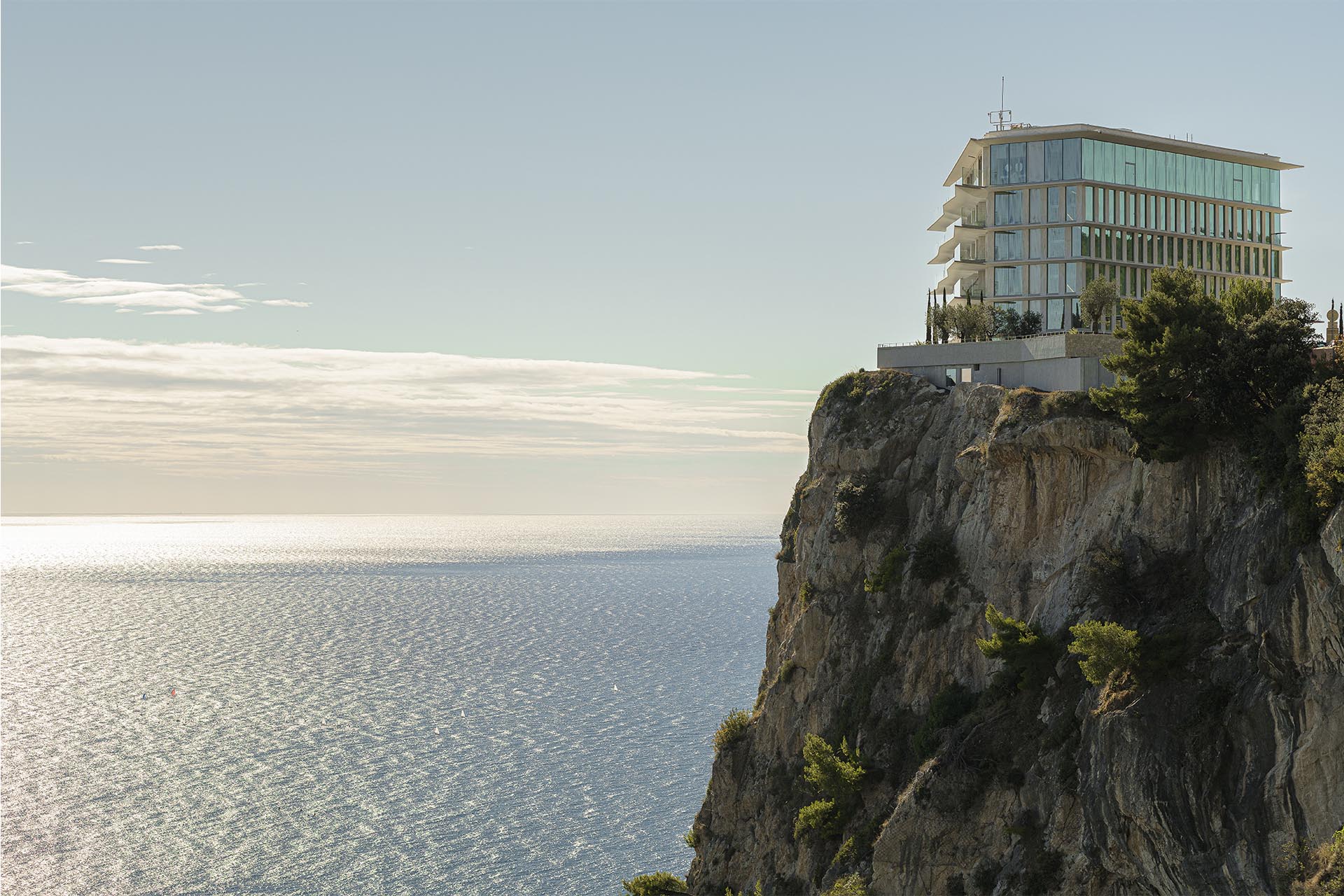  The Maybourne Riviera: a white, mineral and graphic hotel open to the nature of Côte d'Azur  